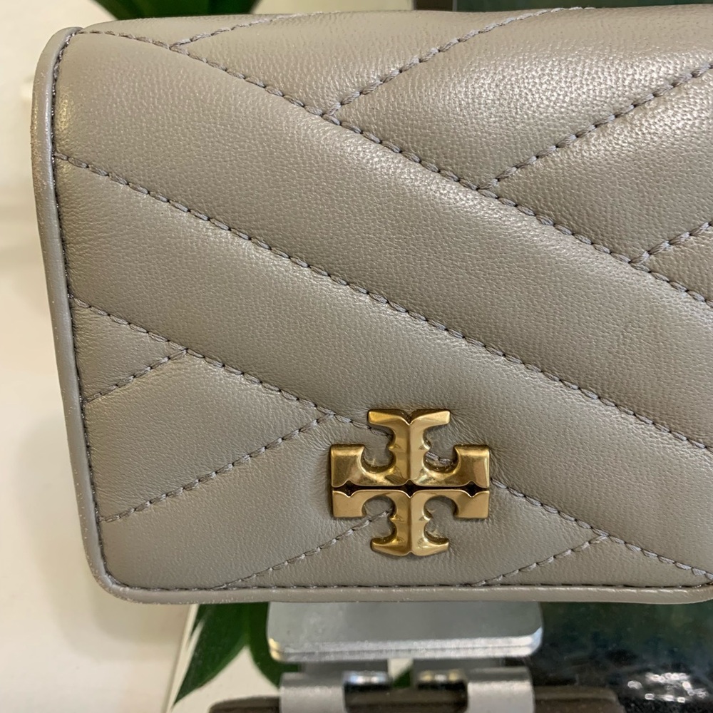 Tory Burch Quilted Leather Mini Wallet in Light Taupe with Gold Logo - Picture 8 of 13